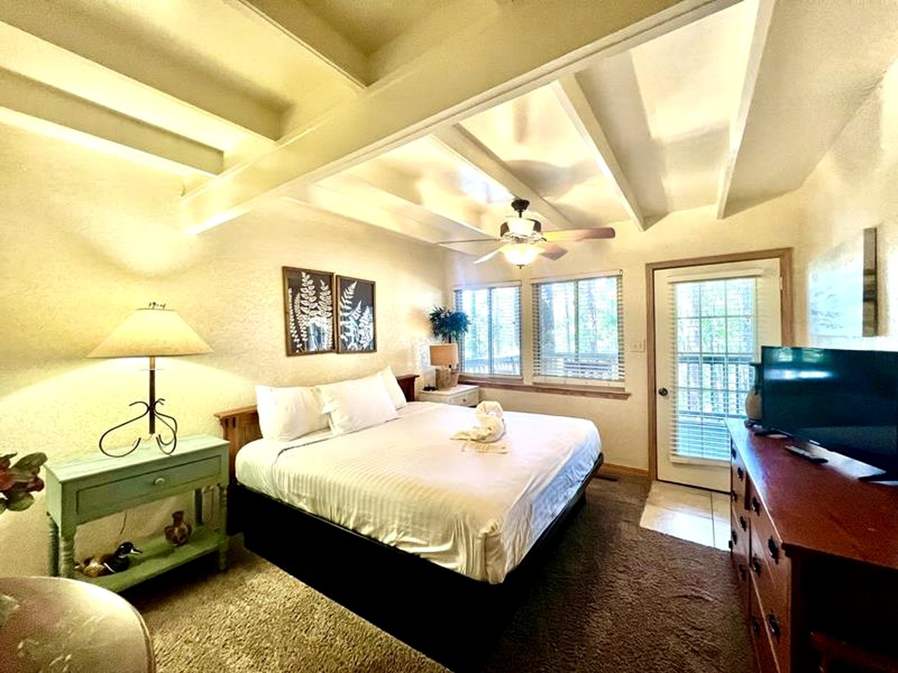 Stunning Wooden Cottage with Hot-tub and Swimming Pool on Lake Ouachita, Arkansas