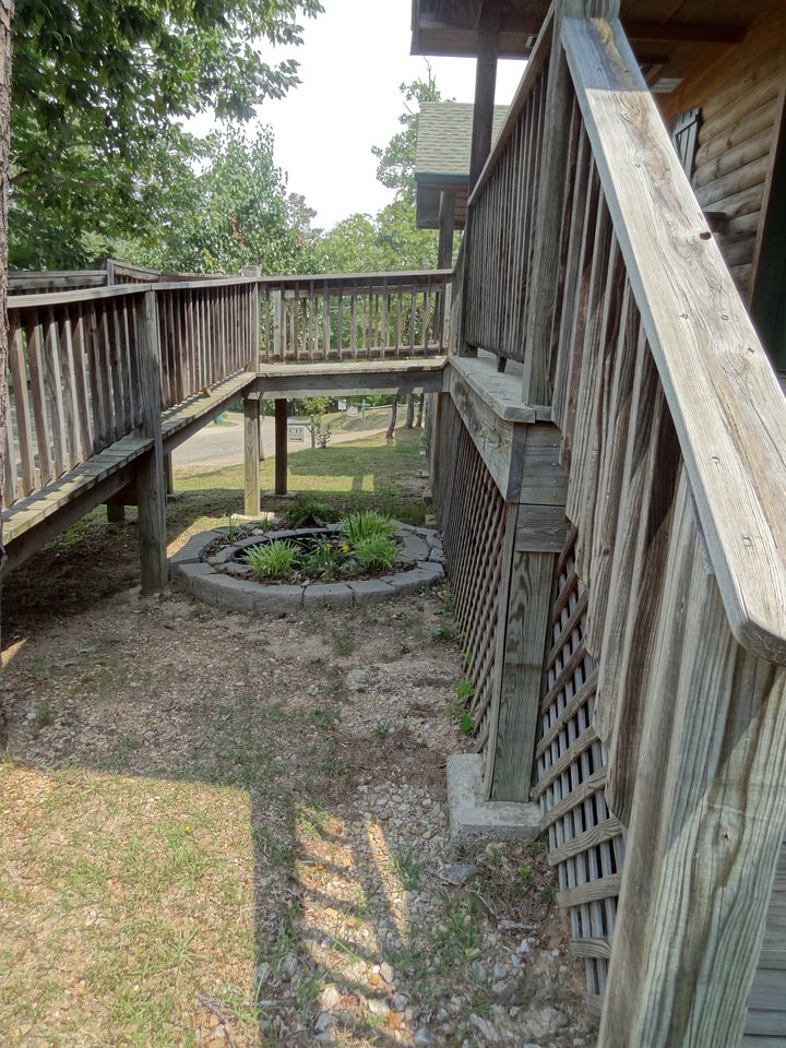 Wonderful Pet Friendly Log Cabin in Mount Ida, AR