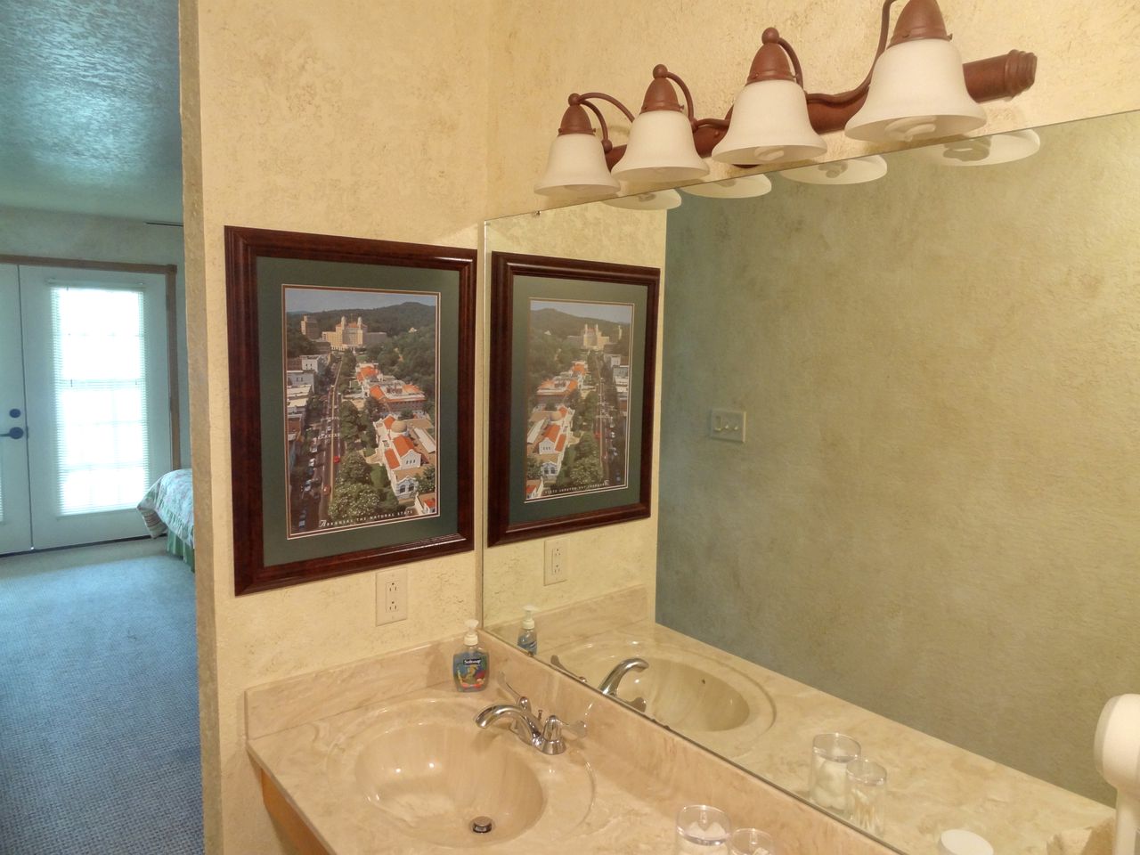 Wonderful Pet Friendly Log Cabin in Mount Ida, AR