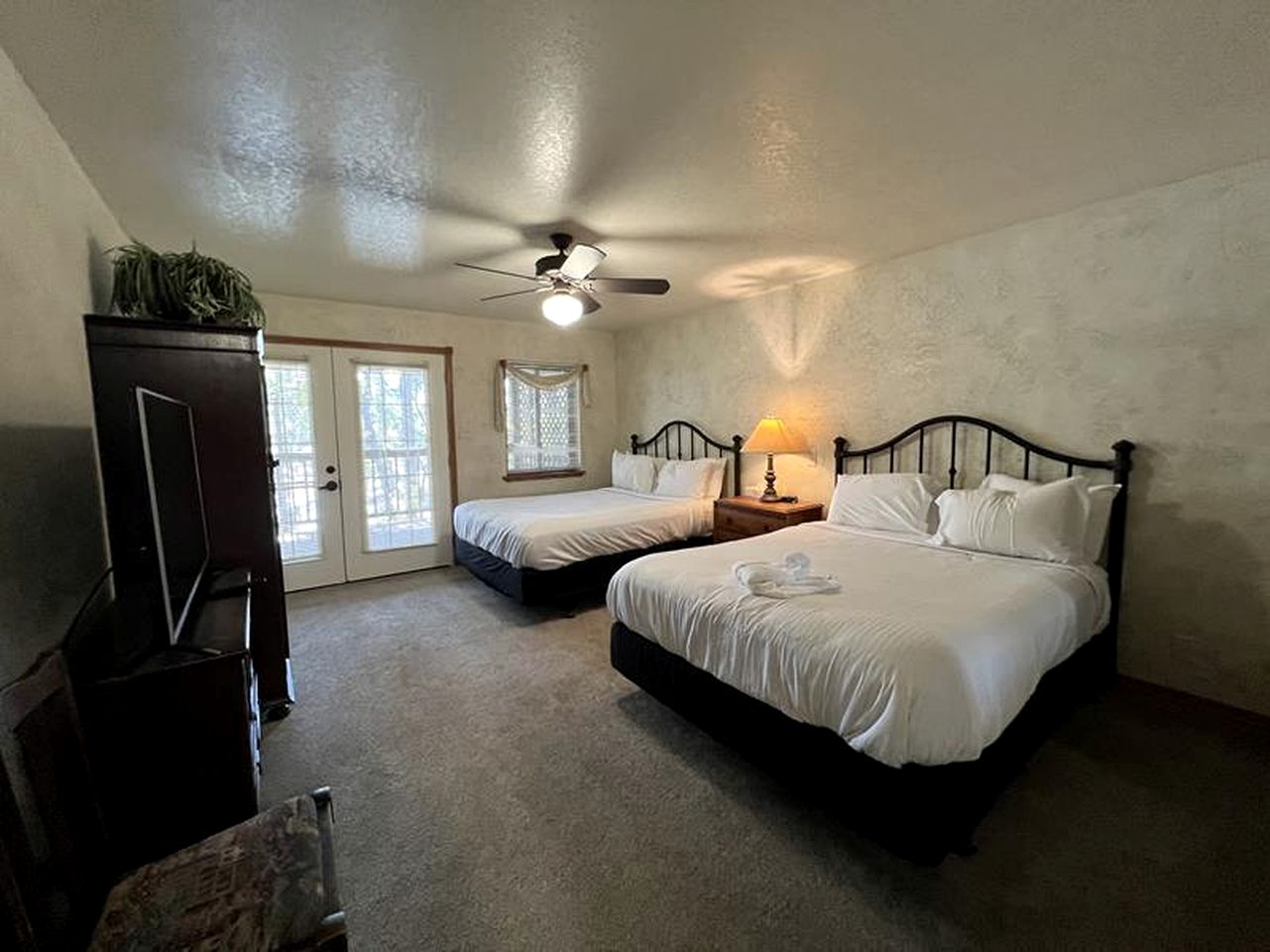 Wonderful Pet Friendly Log Cabin in Mount Ida, AR