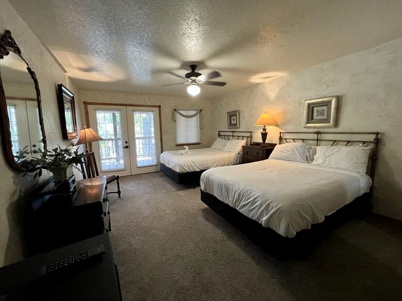 Wonderful Pet Friendly Log Cabin in Mount Ida, AR