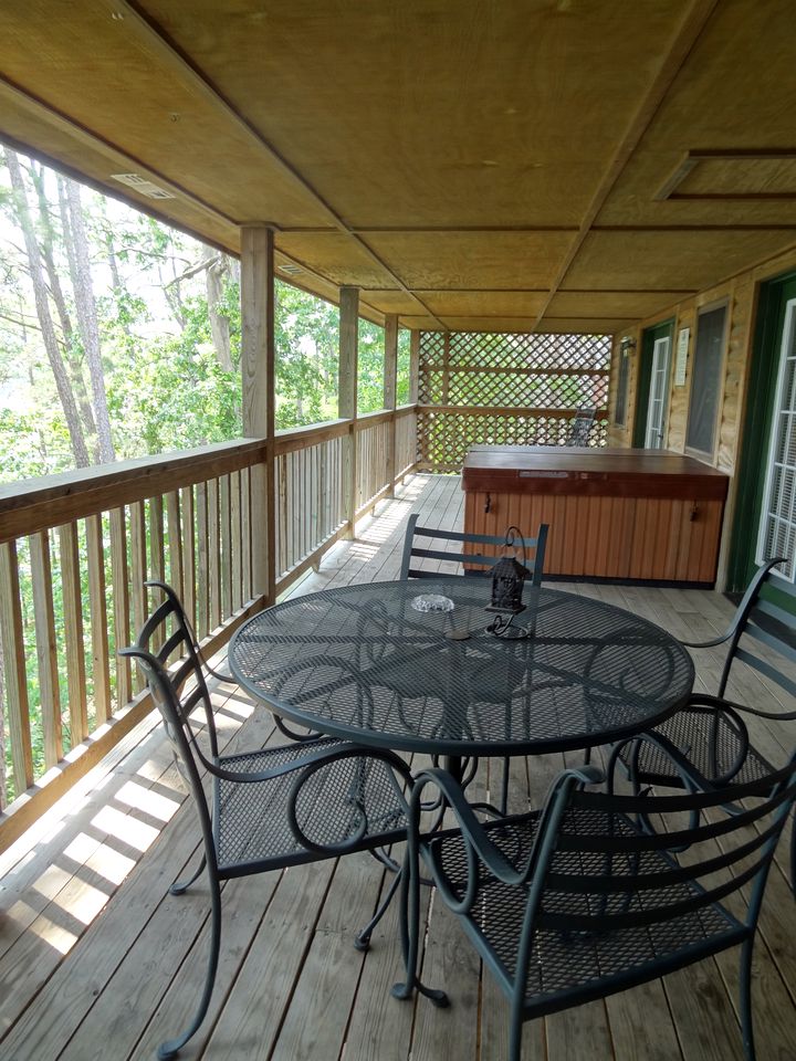 Wonderful Pet Friendly Log Cabin in Mount Ida, AR