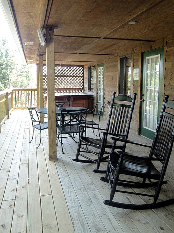 Wonderful Pet Friendly Log Cabin in Mount Ida, AR