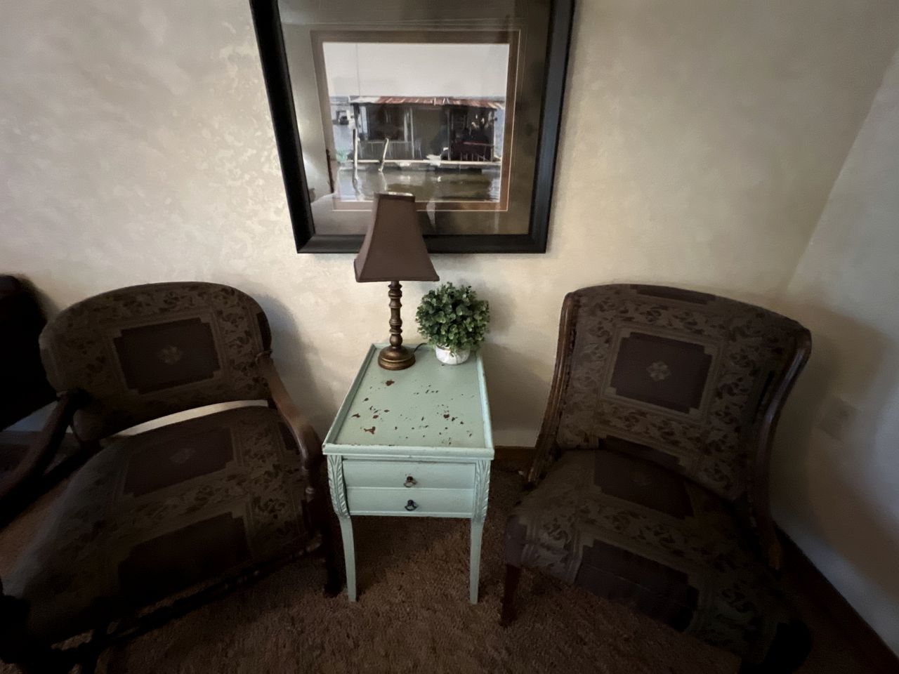 Vintage Lakeside Cabin with Deck and Hot Tub on Lake Ouachita Marina in Mount Ida, Arkansas