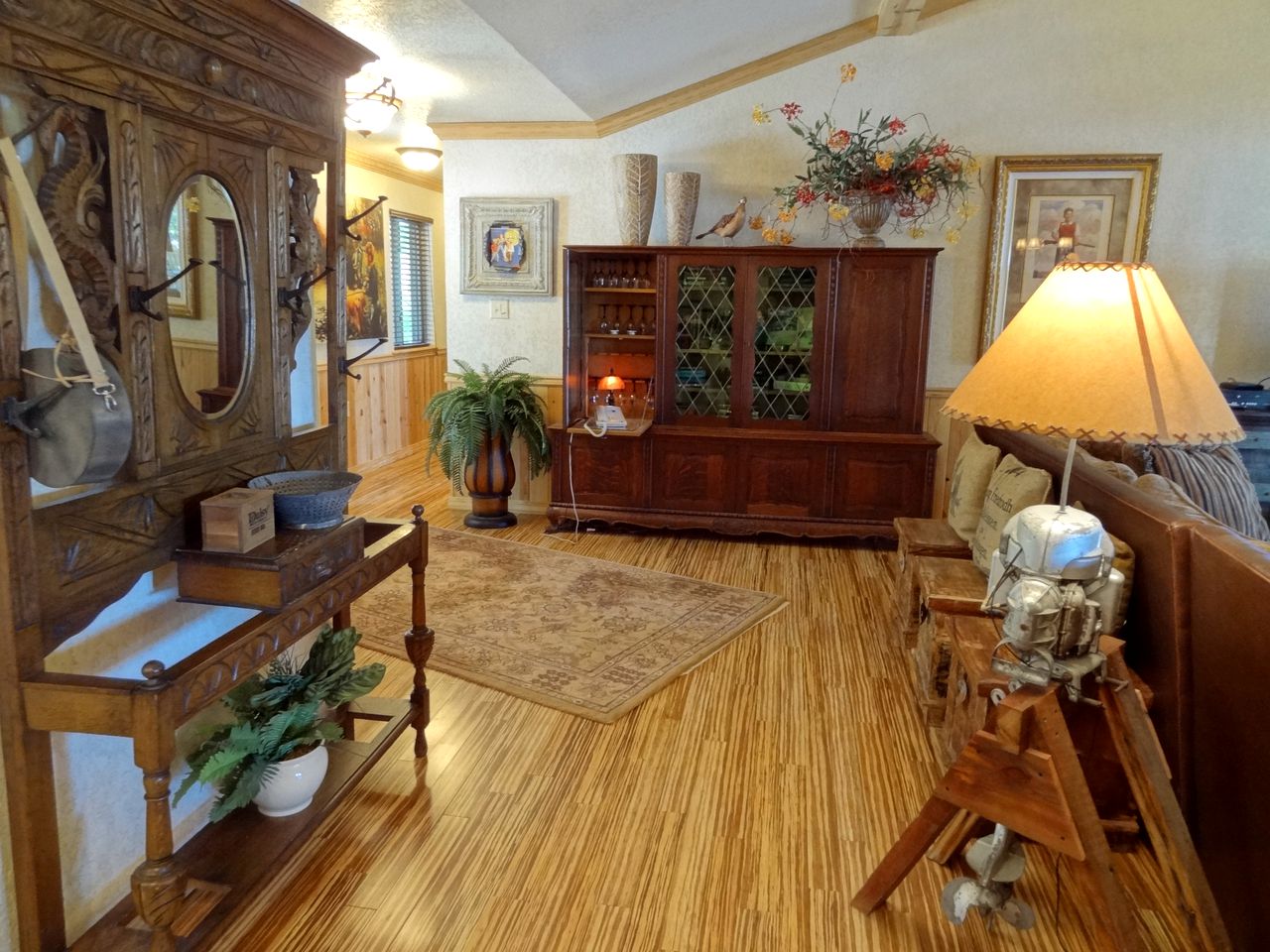 Waterfront Group Cottage with Hot-Tub and Pool in Mount Ida, Arkansas