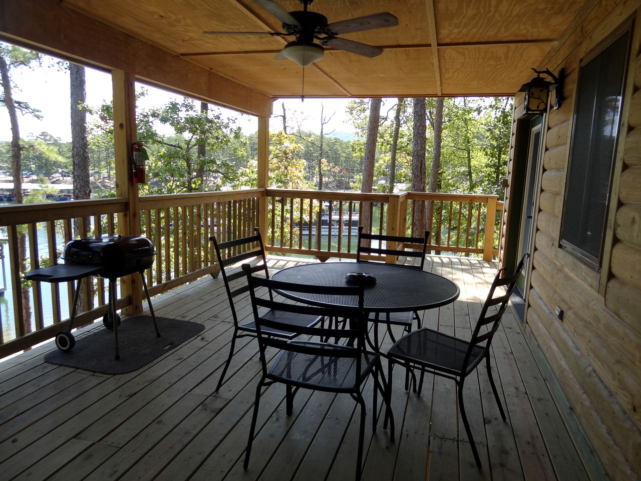 Waterfront Group Cottage with Hot-Tub and Pool in Mount Ida, Arkansas