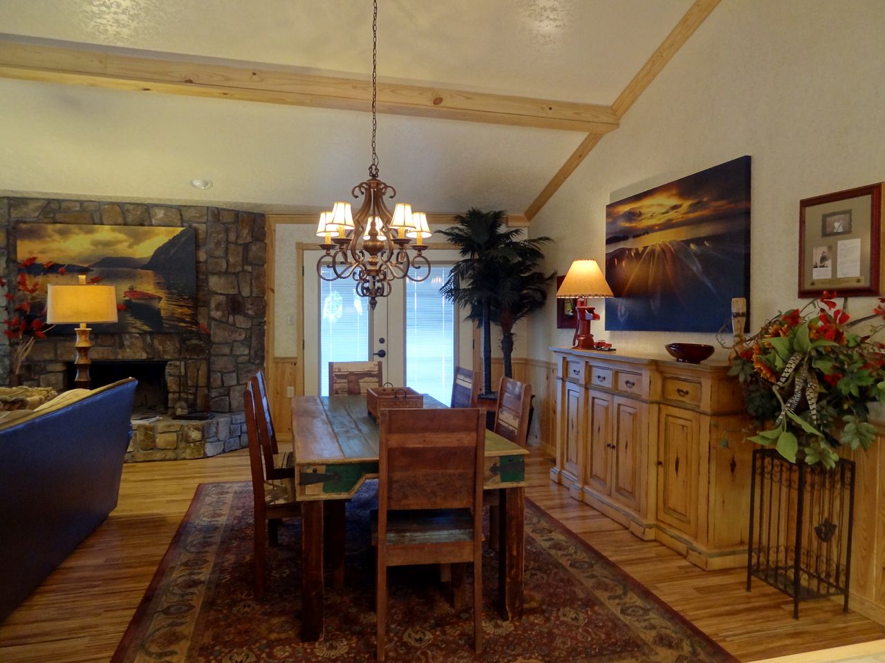 Waterfront Group Cottage with Hot-Tub and Pool in Mount Ida, Arkansas