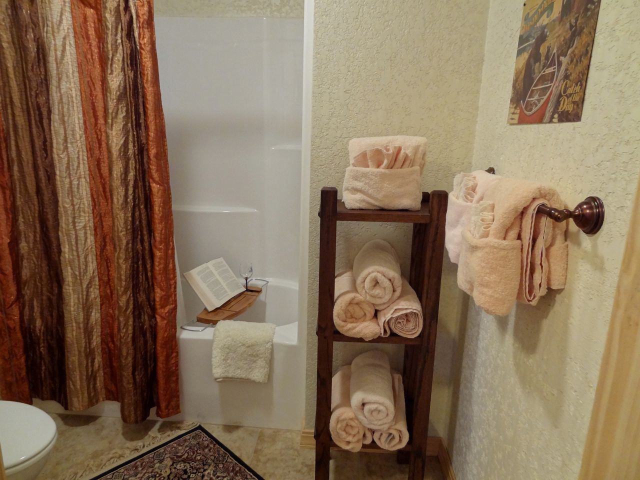 Waterfront Group Cottage with Hot-Tub and Pool in Mount Ida, Arkansas