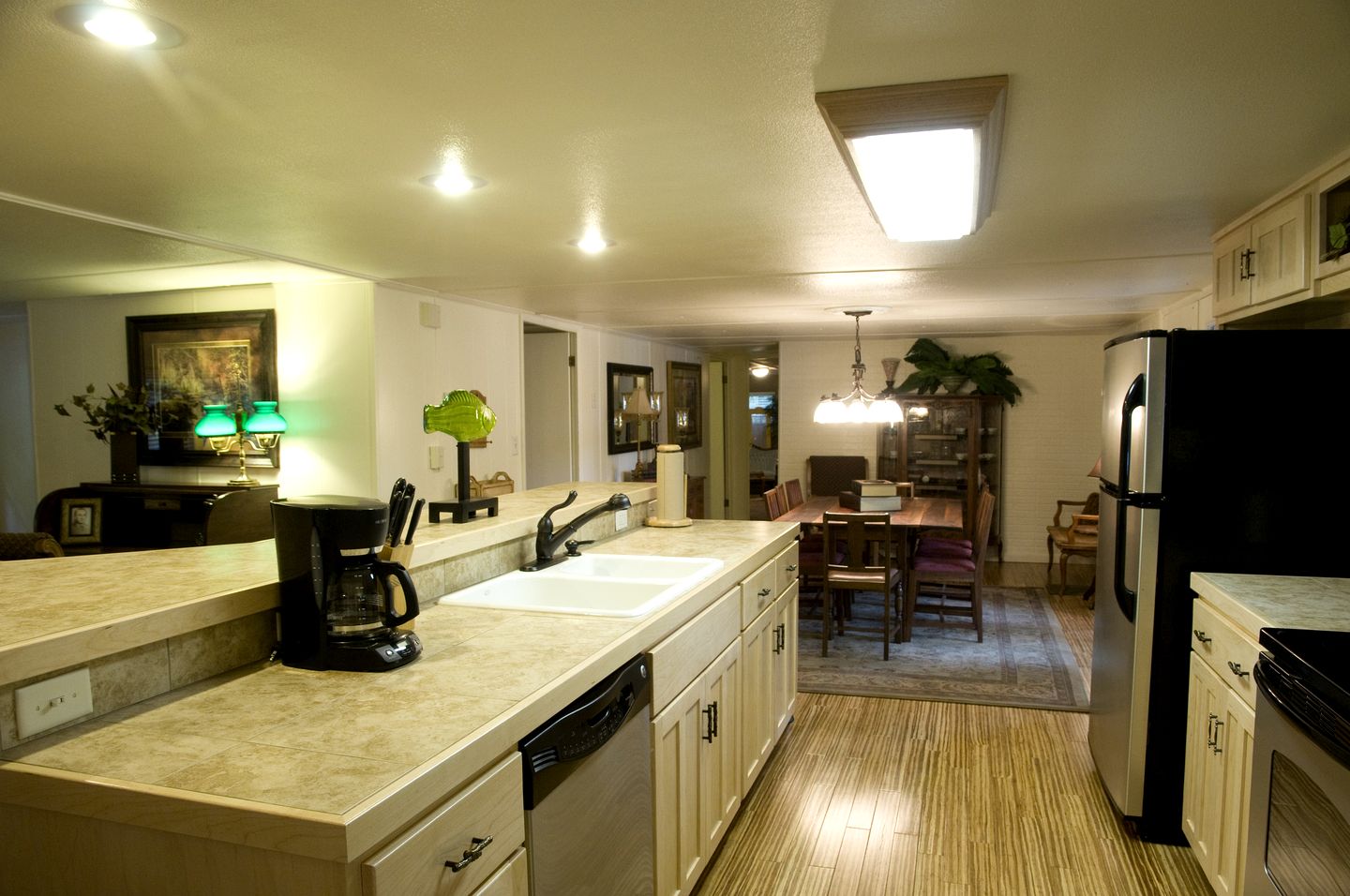 Charming Historic Cabin for Group Getaway with Hot Tub and Resort Amenities on Lake Ouachita, Arkansas