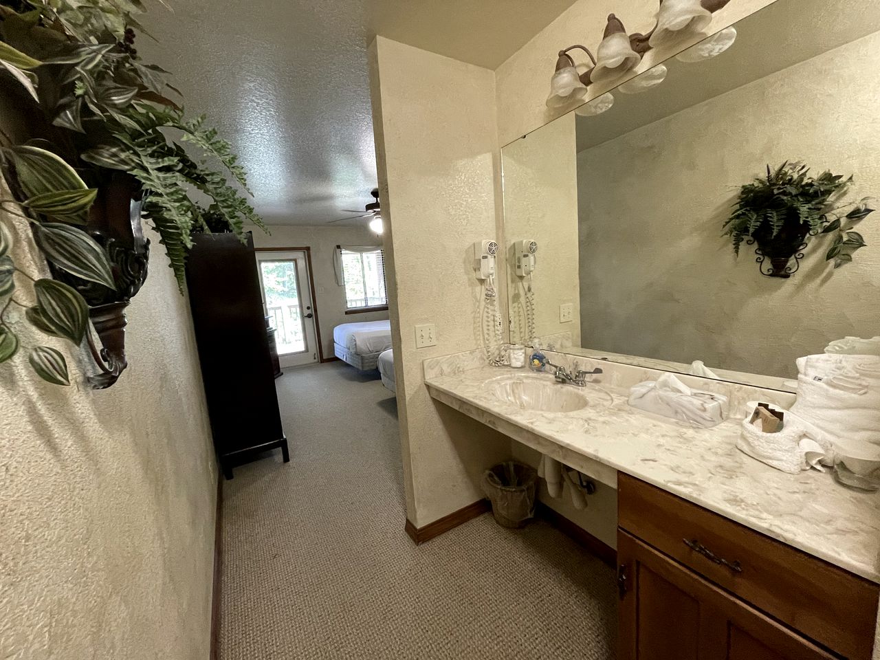 Lake Cottage with Pool and Spa Perfect for Small Groups in Mount Ida, Arkansas