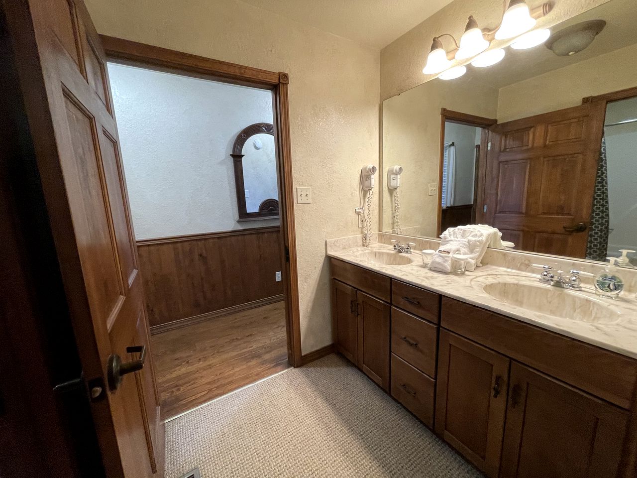 Lake Cottage with Pool and Spa Perfect for Small Groups in Mount Ida, Arkansas