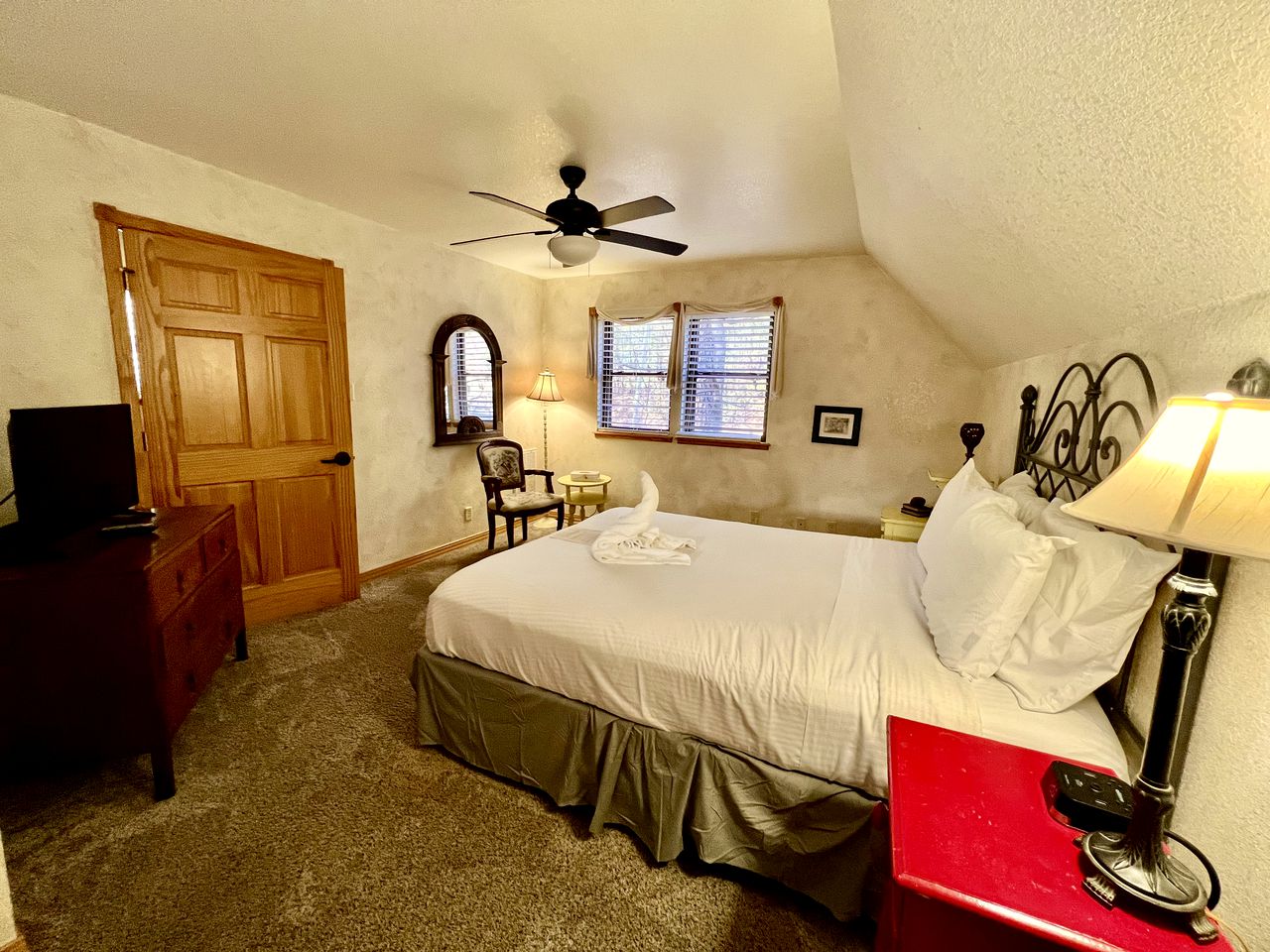 Lakefront Cottage with Spa and Pool Perfect for Outdoor Activities in Mount Ida, Arkansas