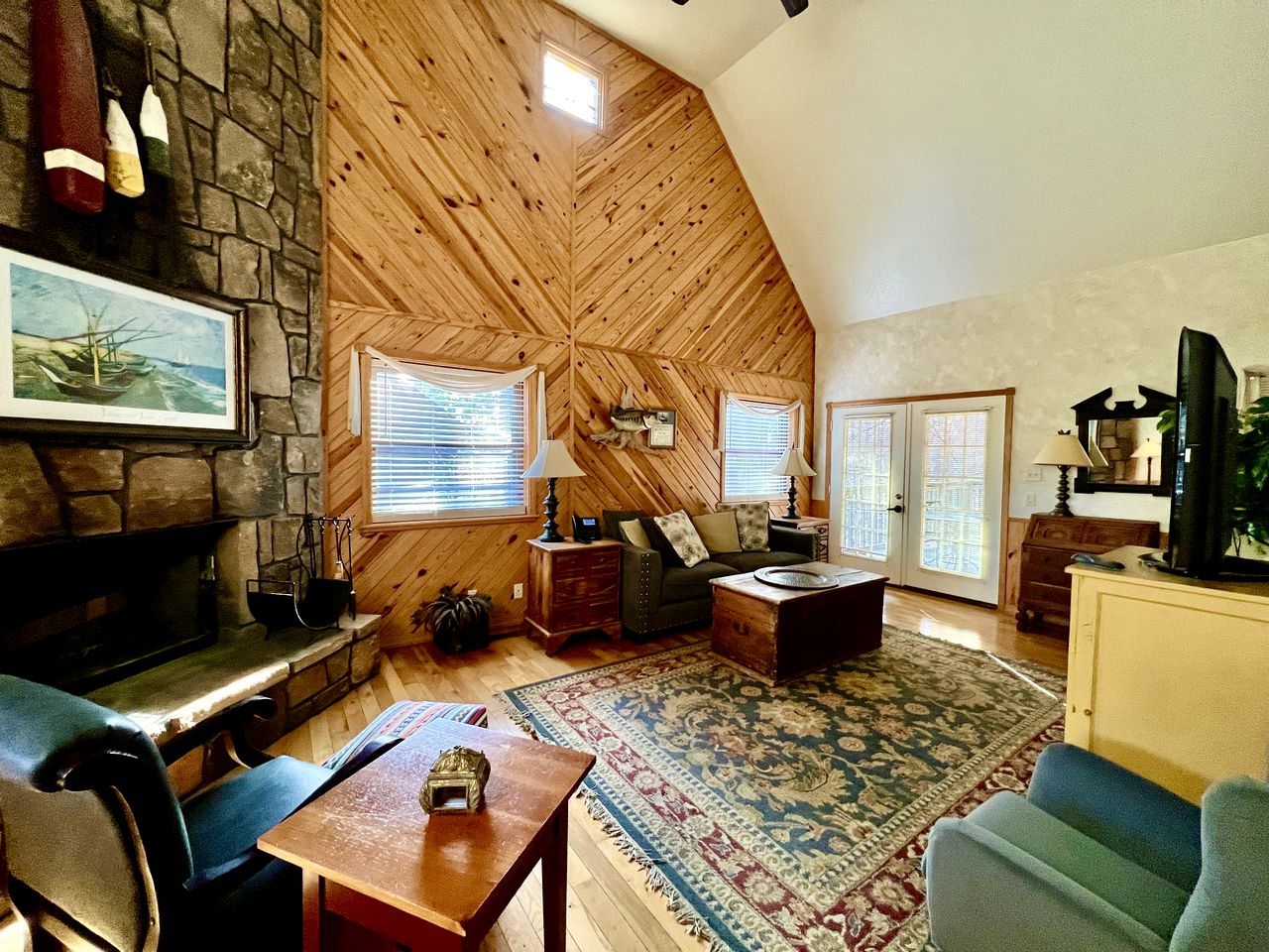 Lakefront Cottage with Spa and Pool Perfect for Outdoor Activities in Mount Ida, Arkansas