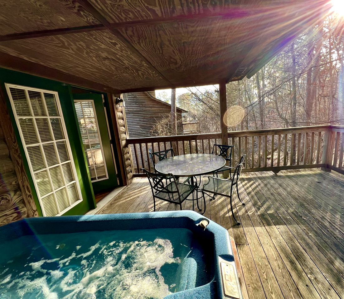 Lakefront Cottage with Spa and Pool Perfect for Outdoor Activities in Mount Ida, Arkansas