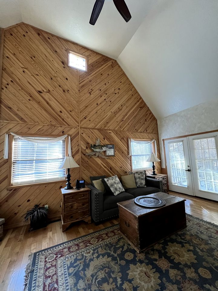 Lakefront Cottage with Spa and Pool Perfect for Outdoor Activities in Mount Ida, Arkansas