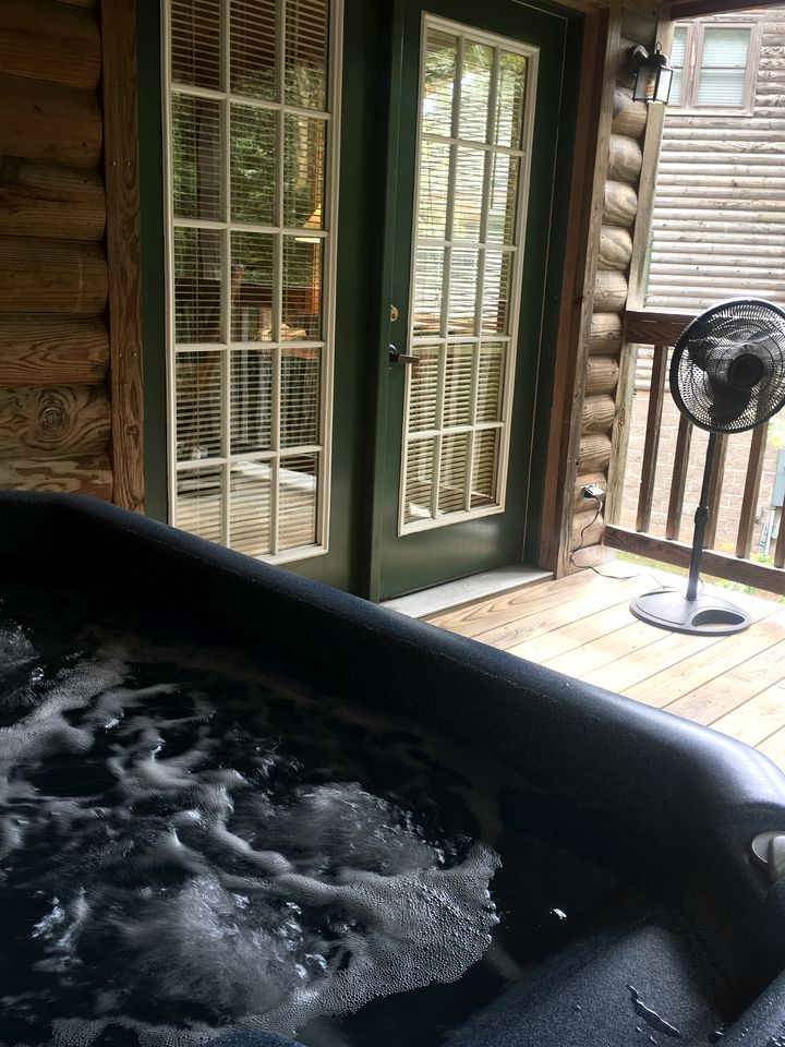 Lakefront Cottage with Spa and Pool Perfect for Outdoor Activities in Mount Ida, Arkansas