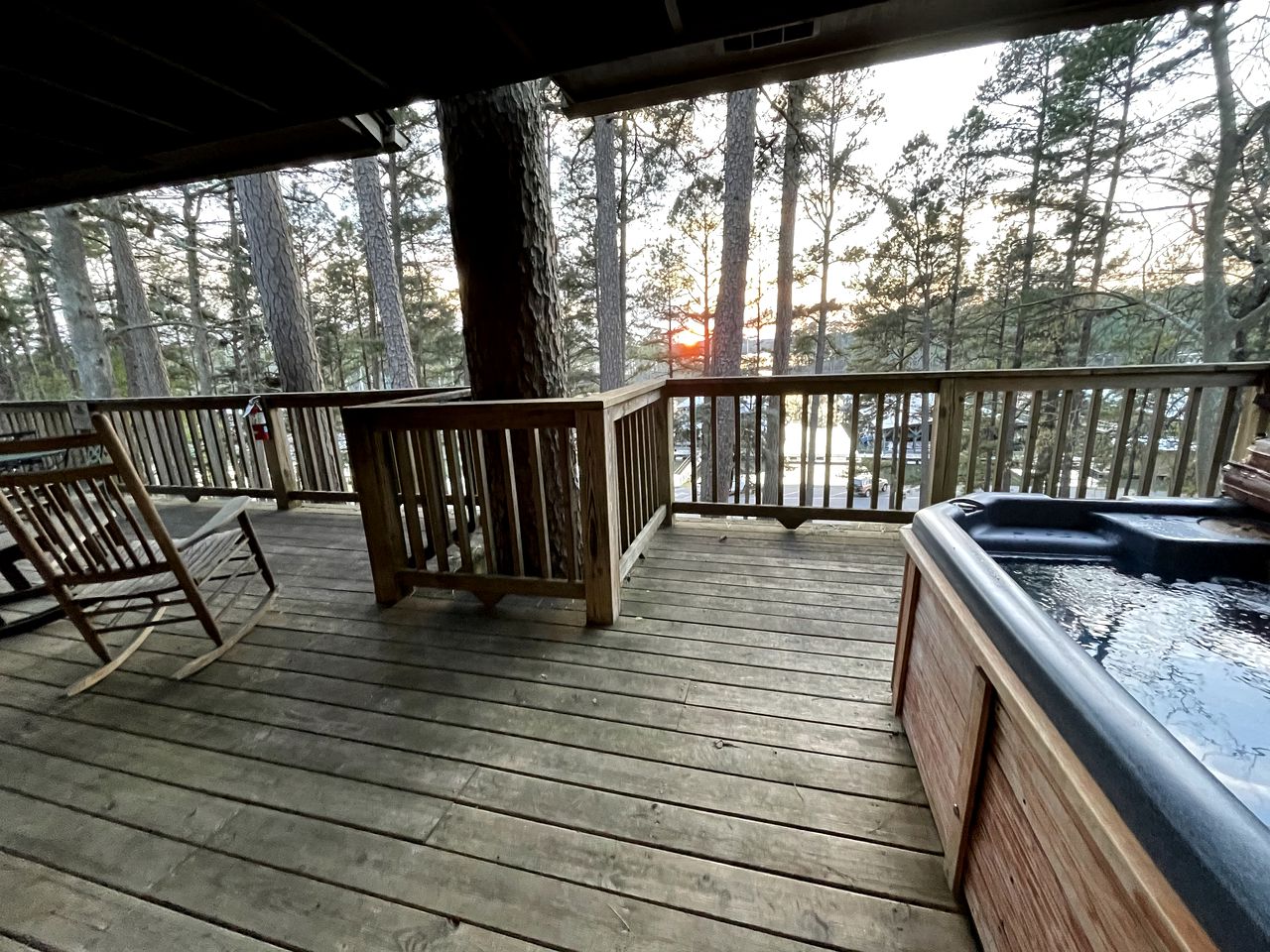 Chic Lakefront Cottage with Hot-Tub Perfect for Water Activities in Mount Ida, Arkansas