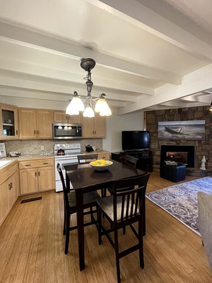 Chic Lakefront Cottage with Hot-Tub Perfect for Water Activities in Mount Ida, Arkansas