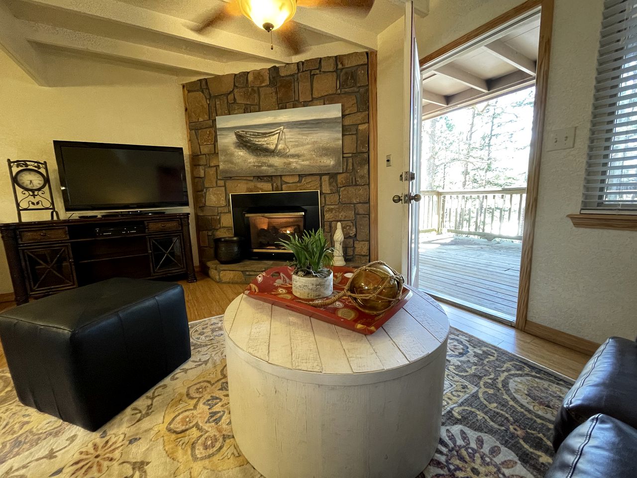 Chic Lakefront Cottage with Hot-Tub Perfect for Water Activities in Mount Ida, Arkansas