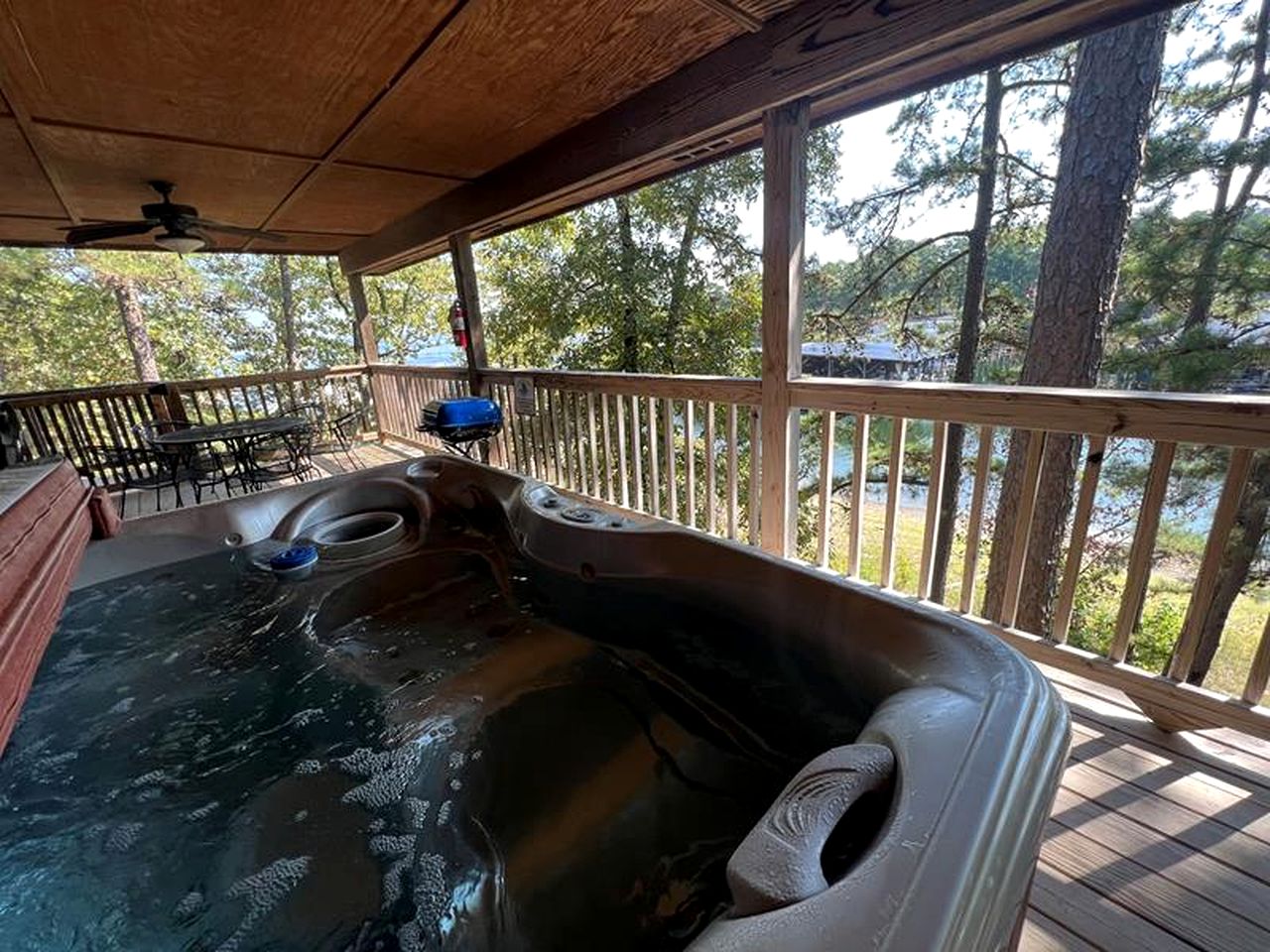 Lakefront Cottage with Spa Perfect for Water Activities in Mount Ida, Arkansas
