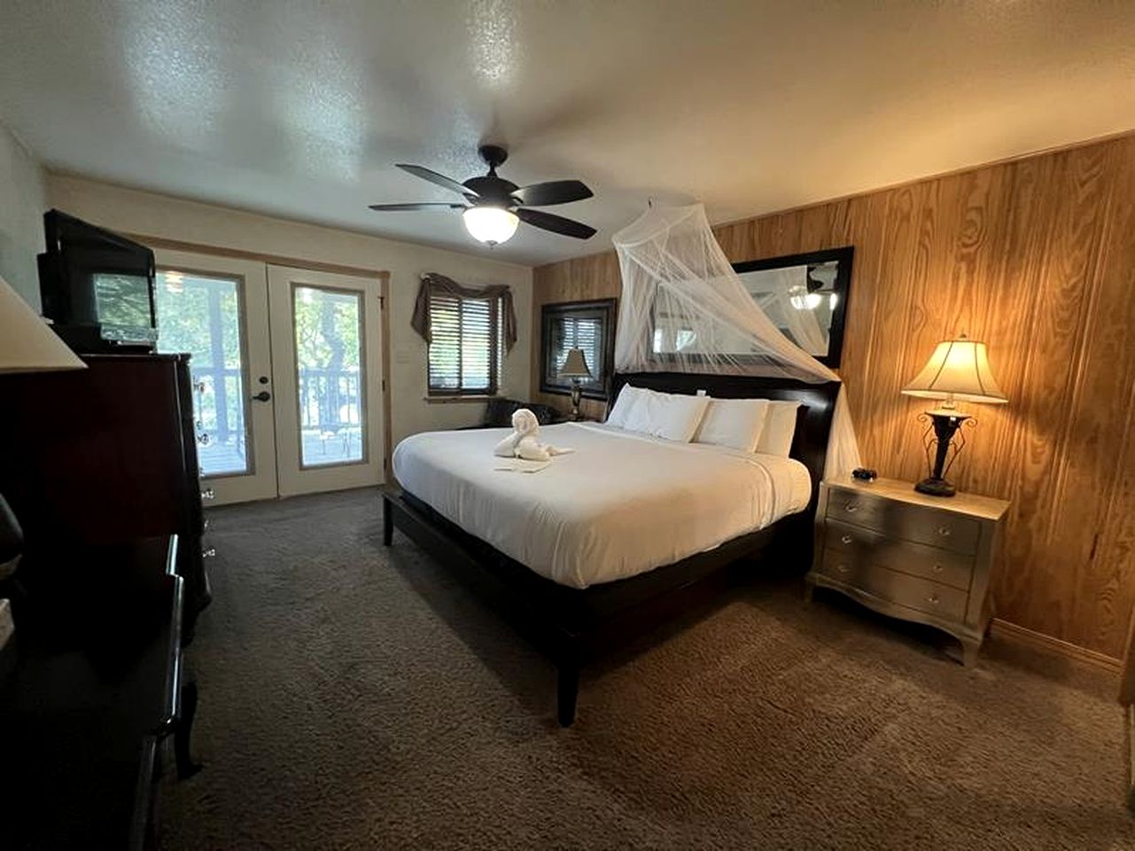 Lakefront Cottage with Spa Perfect for Water Activities in Mount Ida, Arkansas