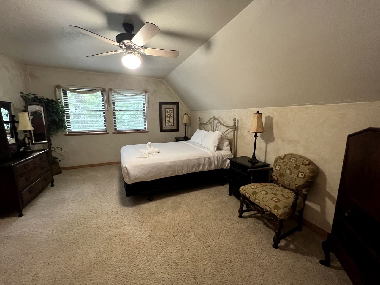 Delightful Lake Cottage with Tennis Court, Pool and Views in Mount Ida, Arkansas