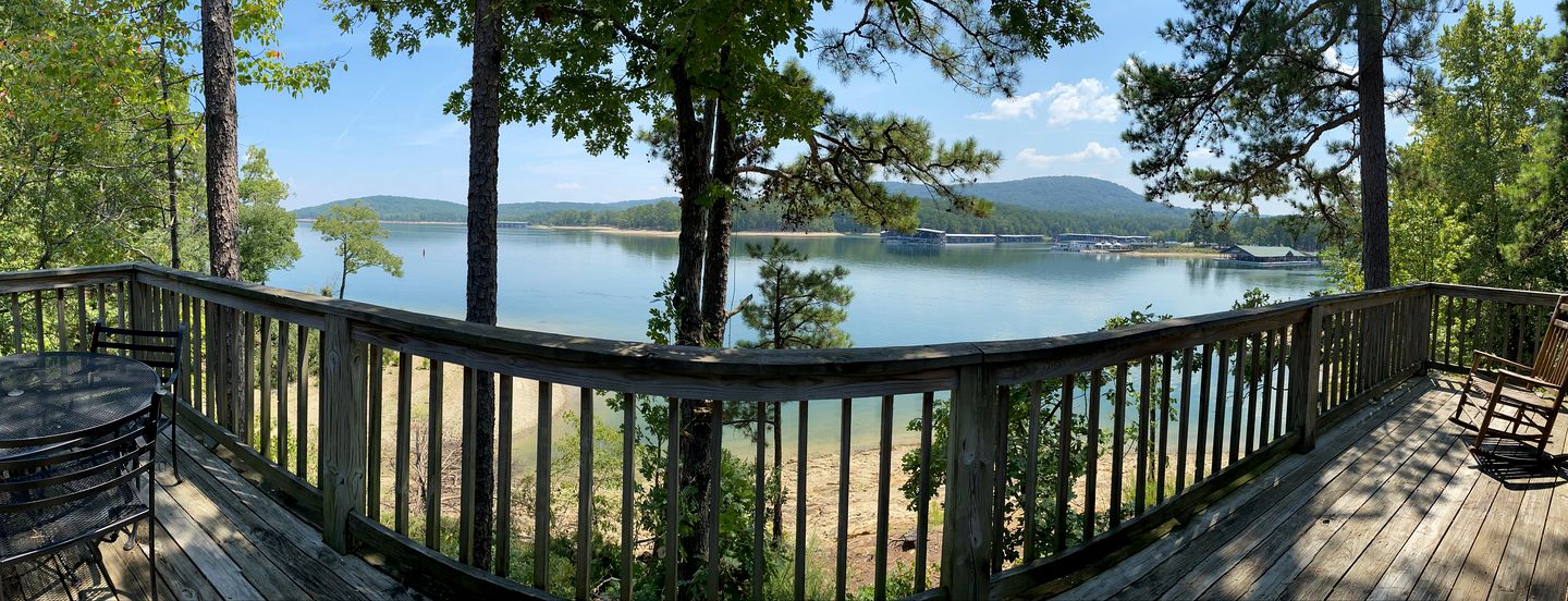 Delightful Lake Cottage with Tennis Court, Pool and Views in Mount Ida, Arkansas