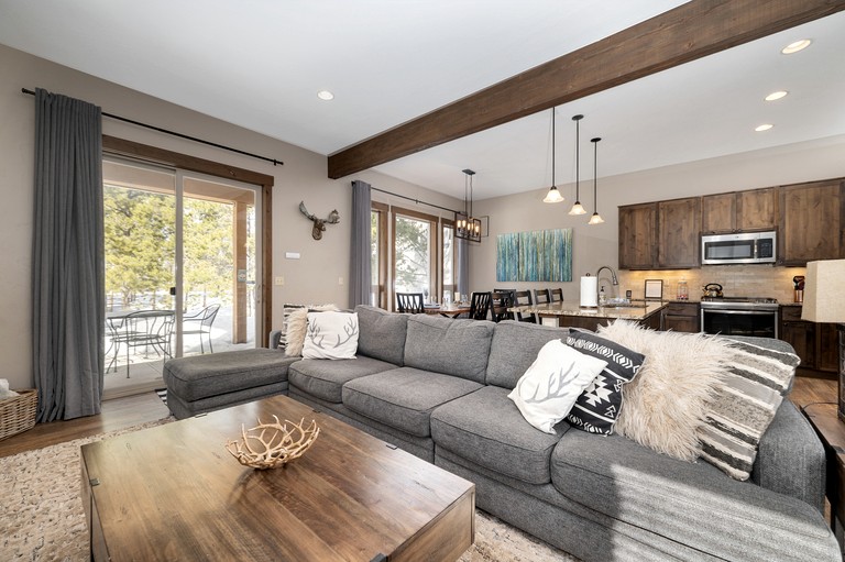 Stunning Vacation Rental with Hot Tub near Grand Park Recreation Center in Fraser, Colorado