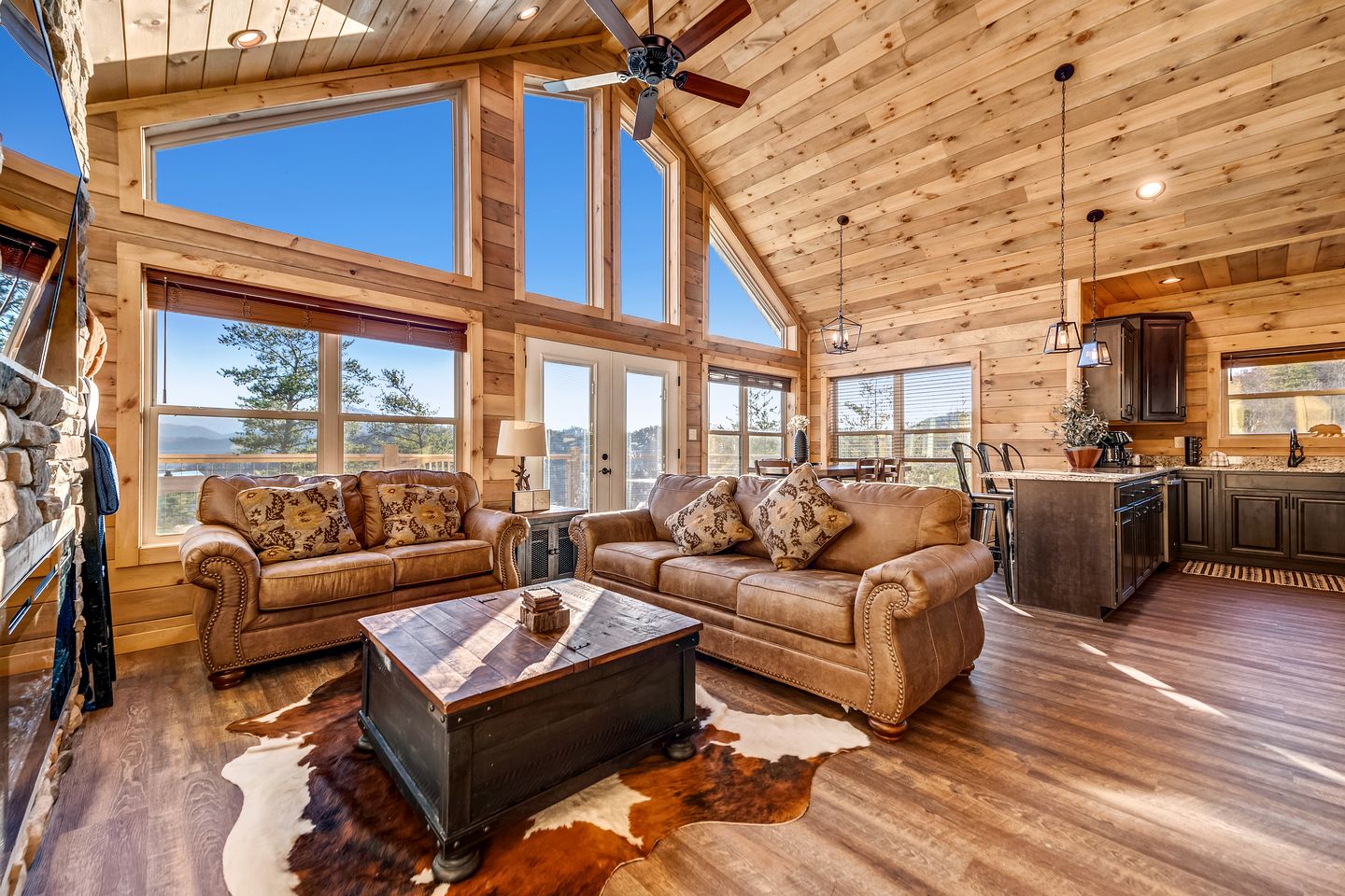 Splendid Luminous Cabin with Spa and Fire Pit in Sevierville, Tennessee