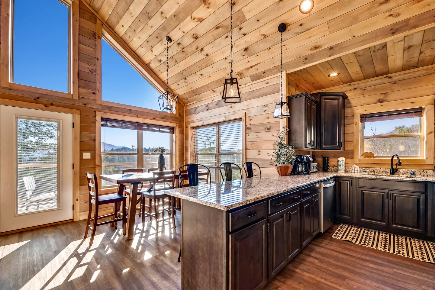 Splendid Luminous Cabin with Spa and Fire Pit in Sevierville, Tennessee