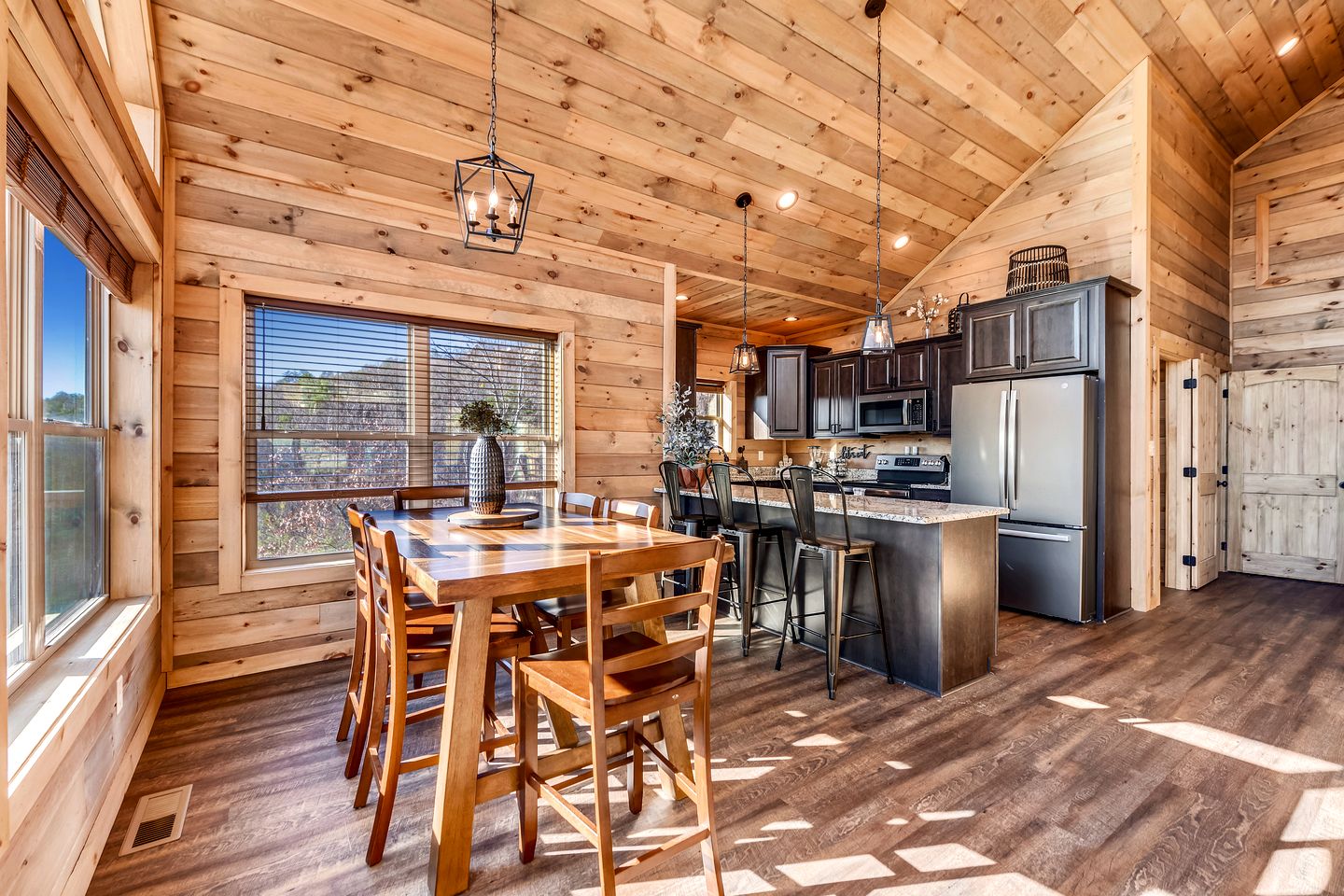Splendid Luminous Cabin with Spa and Fire Pit in Sevierville, Tennessee