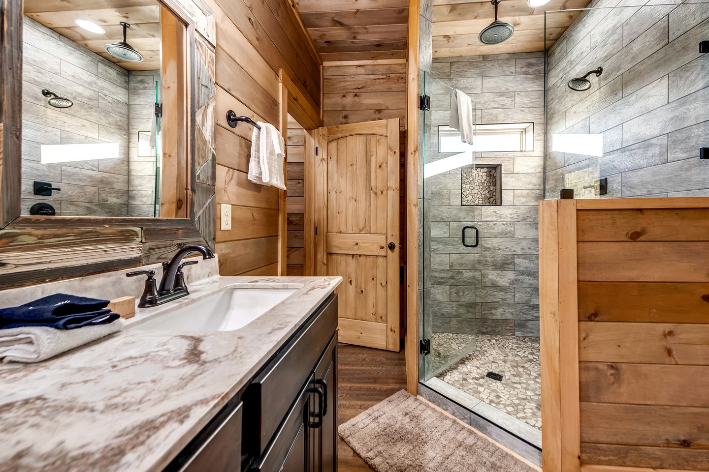 Splendid Luminous Cabin with Spa and Fire Pit in Sevierville, Tennessee
