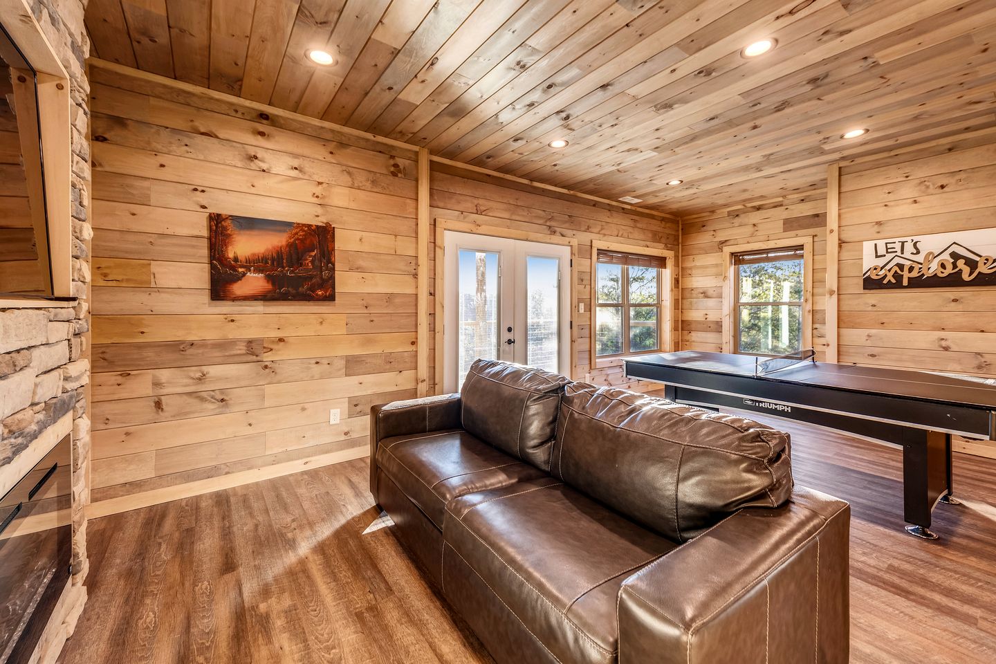 Splendid Luminous Cabin with Spa and Fire Pit in Sevierville, Tennessee