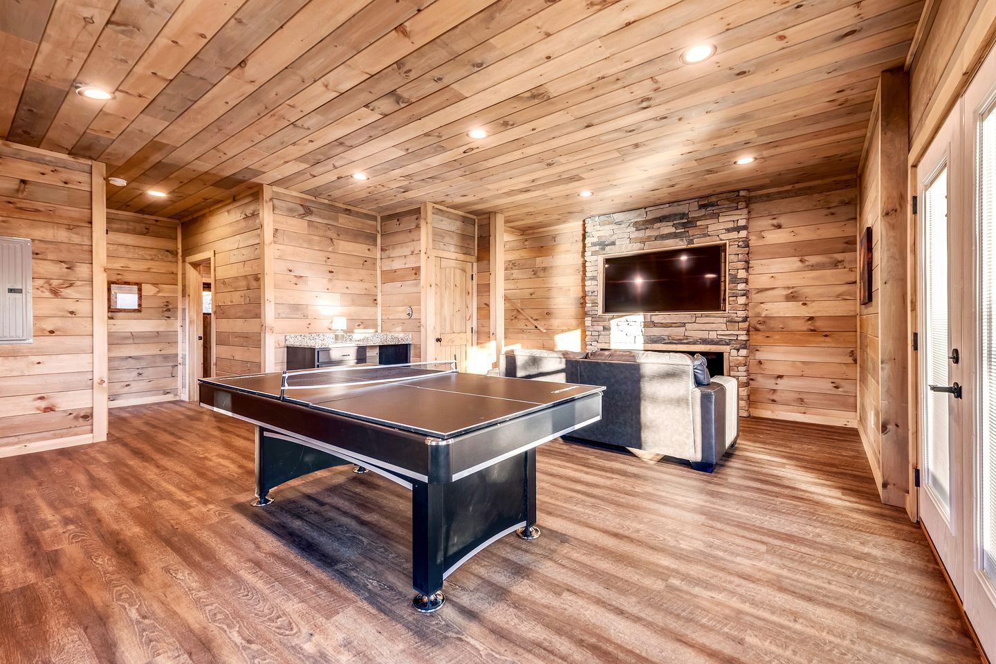 Splendid Luminous Cabin with Spa and Fire Pit in Sevierville, Tennessee