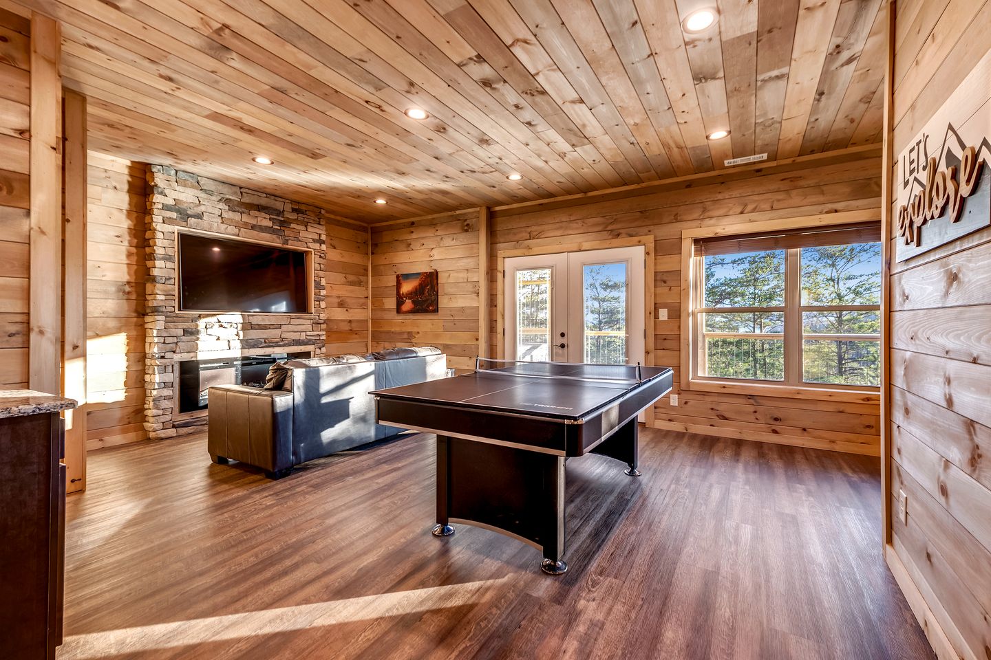 Splendid Luminous Cabin with Spa and Fire Pit in Sevierville, Tennessee