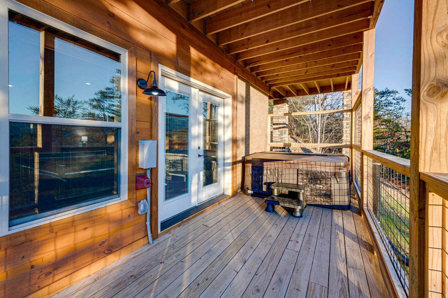 Splendid Luminous Cabin with Spa and Fire Pit in Sevierville, Tennessee