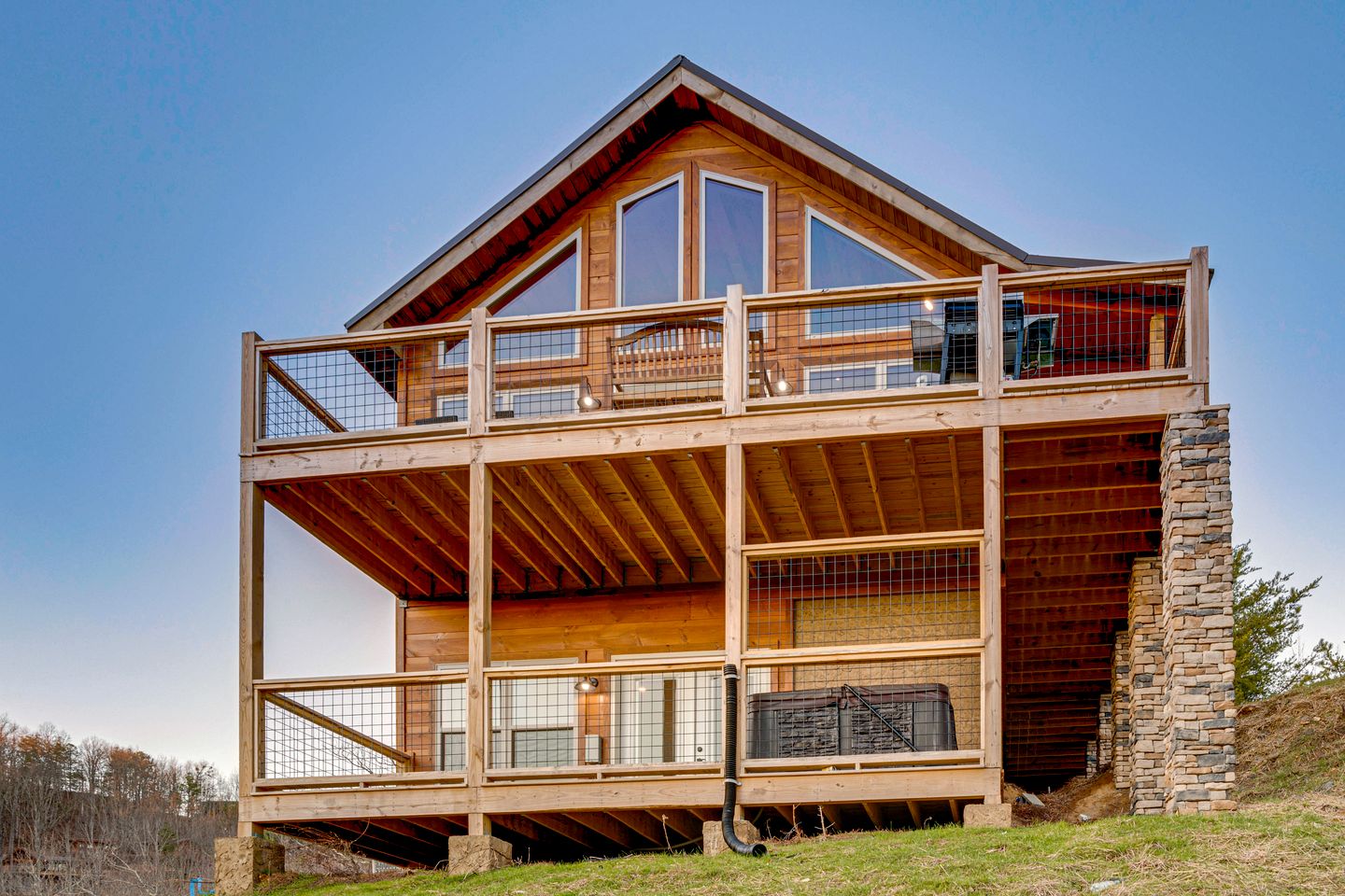 Splendid Luminous Cabin with Spa and Fire Pit in Sevierville, Tennessee