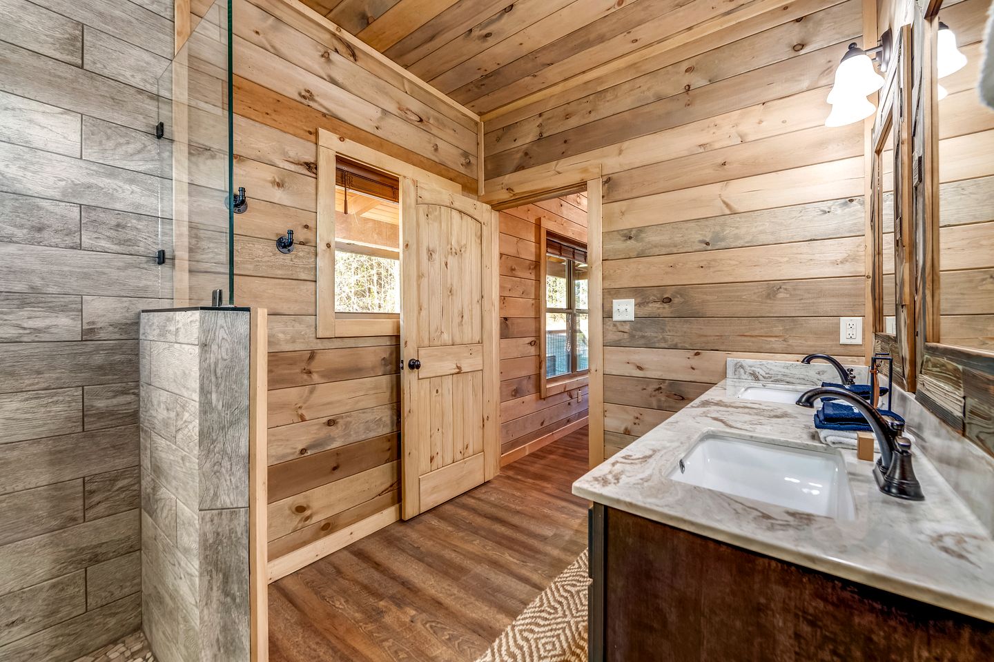 Splendid Luminous Cabin with Spa and Fire Pit in Sevierville, Tennessee
