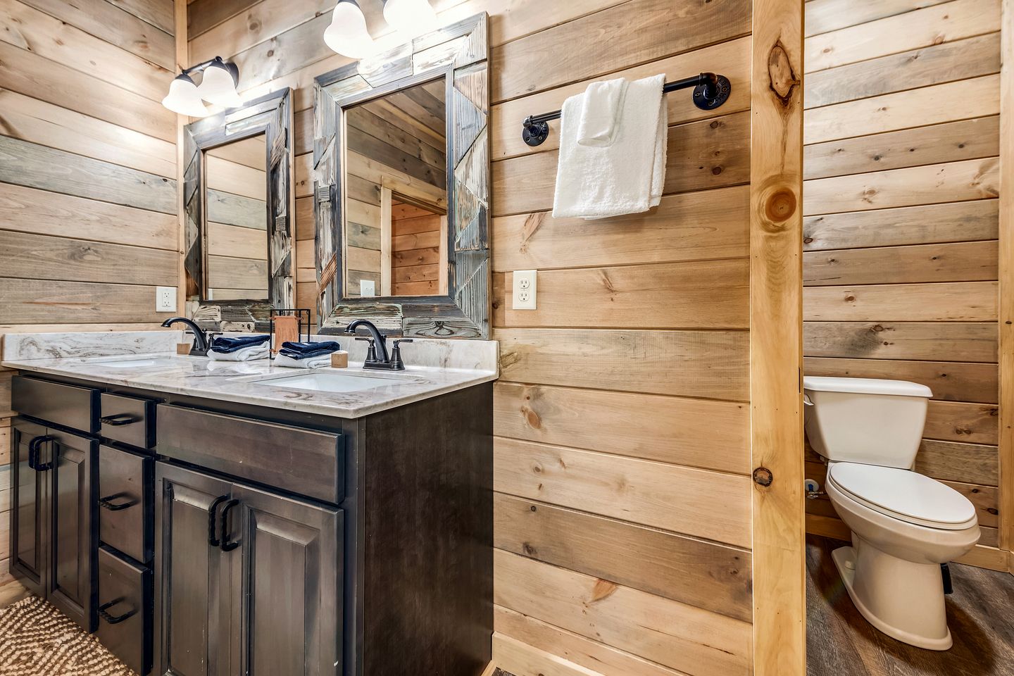 Splendid Luminous Cabin with Spa and Fire Pit in Sevierville, Tennessee