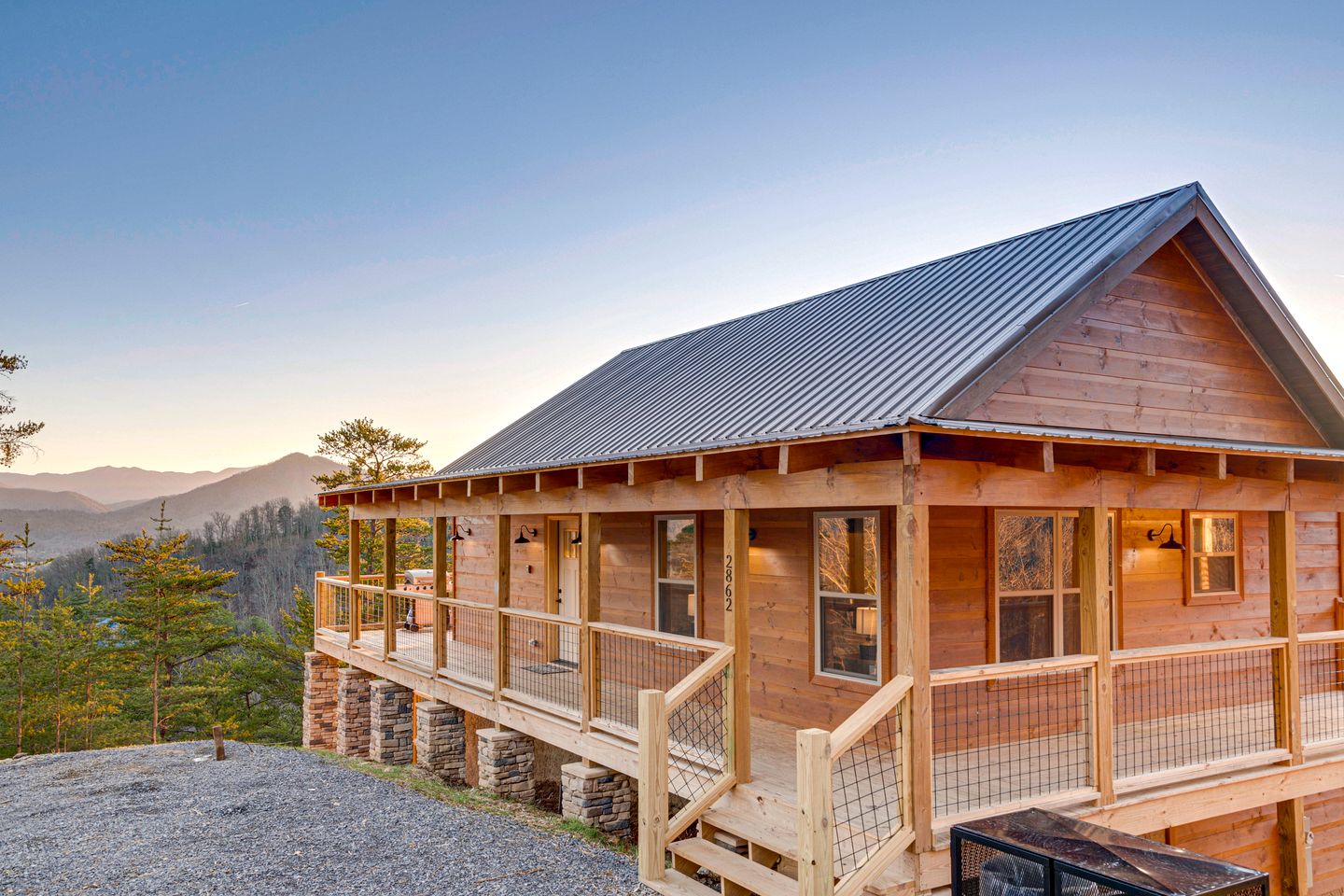 Splendid Luminous Cabin with Spa and Fire Pit in Sevierville, Tennessee