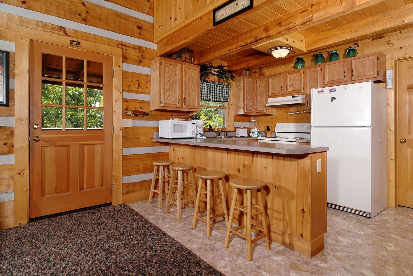 Rustic Getaway Cabin with Hot Tub, Pool Table, and PlayStation near Smokies in Gatlinburg, Tennessee