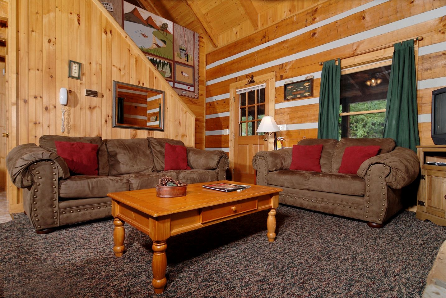 Rustic Getaway Cabin with Hot Tub, Pool Table, and PlayStation near Smokies in Gatlinburg, Tennessee