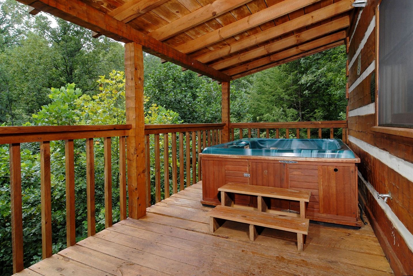 Rustic Getaway Cabin with Hot Tub, Pool Table, and PlayStation near Smokies in Gatlinburg, Tennessee