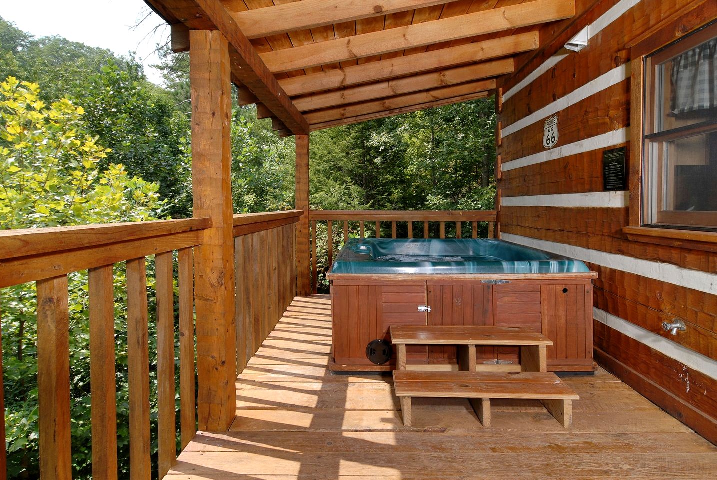 Rustic Getaway Cabin with Hot Tub, Pool Table, and PlayStation near Smokies in Gatlinburg, Tennessee