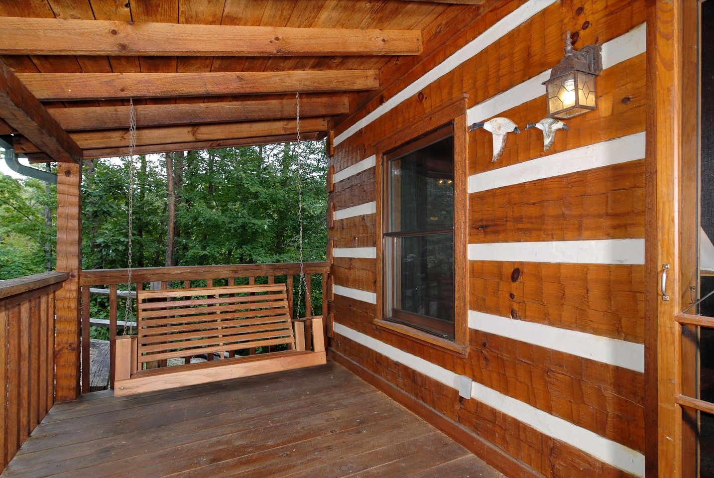 Rustic Getaway Cabin with Hot Tub, Pool Table, and PlayStation near Smokies in Gatlinburg, Tennessee