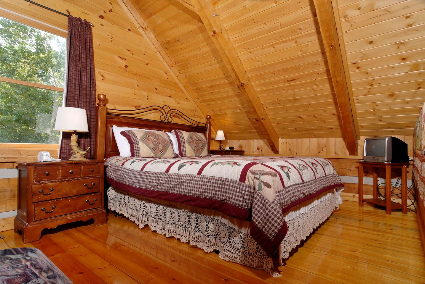 Rustic Getaway Cabin with Hot Tub, Pool Table, and PlayStation near Smokies in Gatlinburg, Tennessee