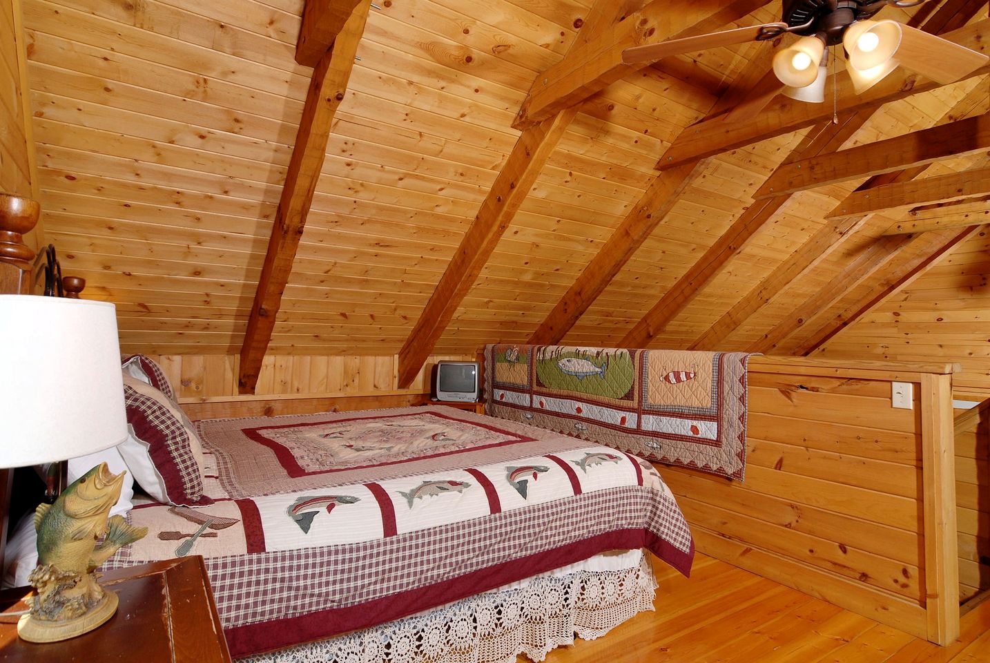 Rustic Getaway Cabin with Hot Tub, Pool Table, and PlayStation near Smokies in Gatlinburg, Tennessee