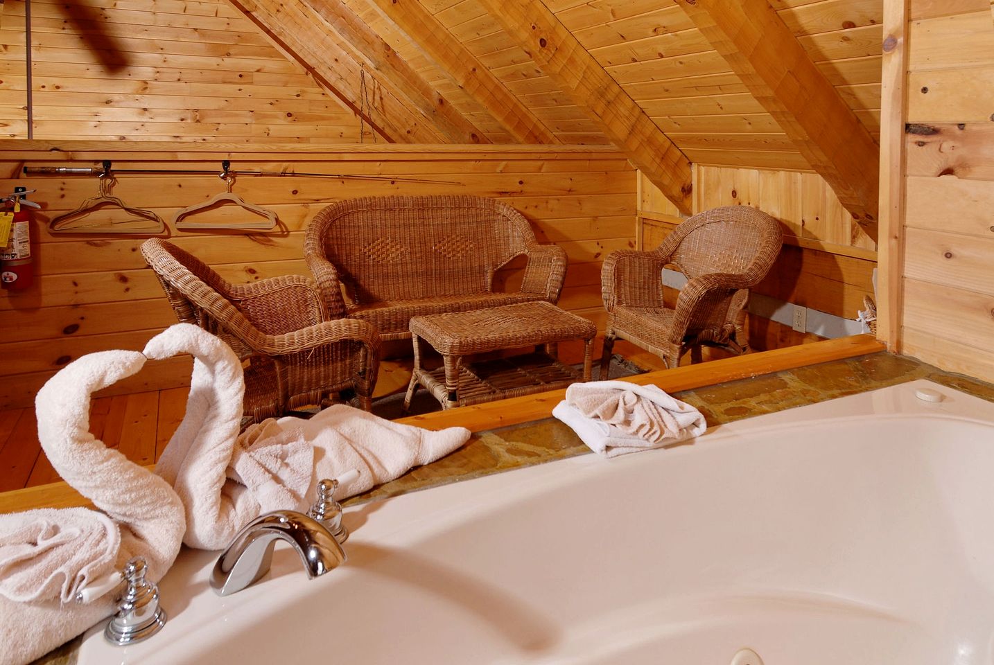 Rustic Getaway Cabin with Hot Tub, Pool Table, and PlayStation near Smokies in Gatlinburg, Tennessee