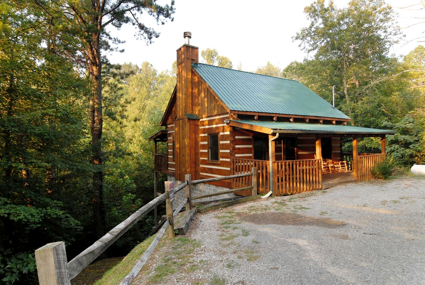 Rustic Getaway Cabin with Hot Tub, Pool Table, and PlayStation near Smokies in Gatlinburg, Tennessee