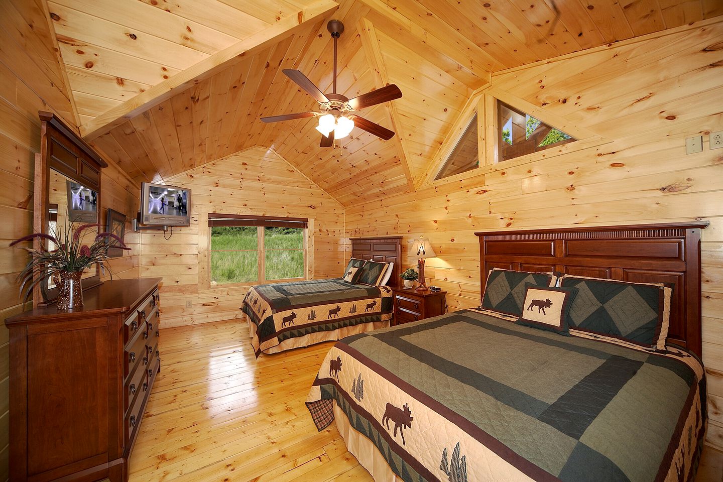 Mountain Magic in Gatlinburg w/ 4 BR (Sleeps 12)